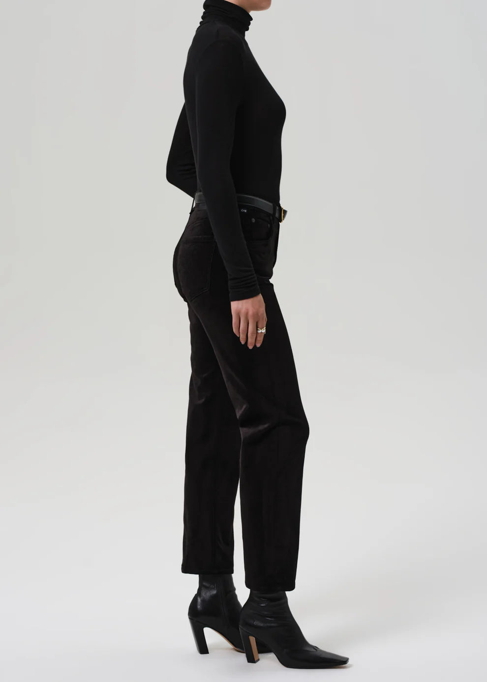 Delfina High Rise Straight in Velvet