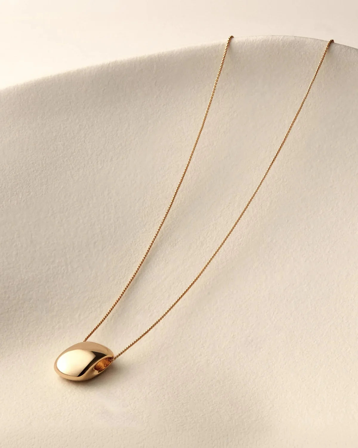 Leon Pendant Necklace
