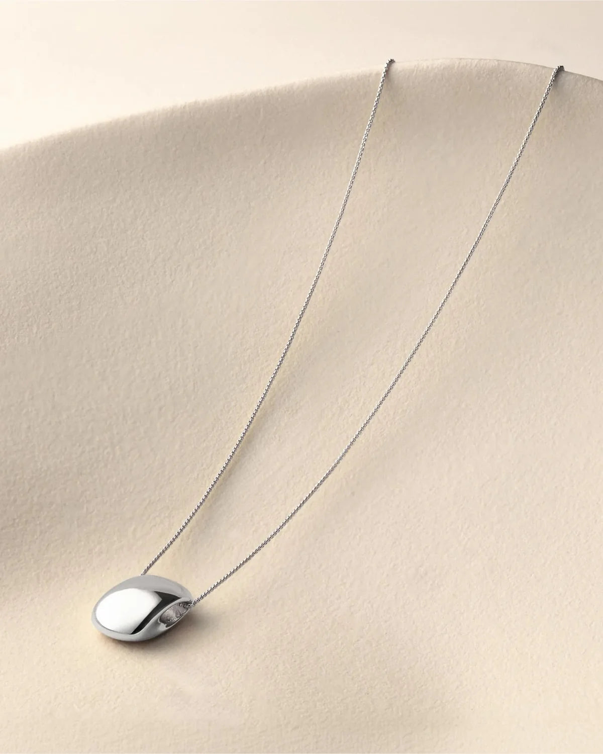 Leon Pendant Necklace