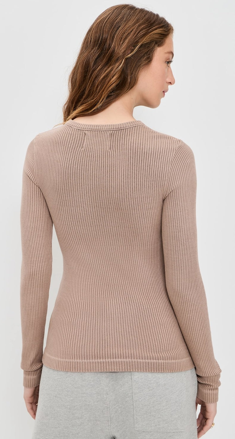 Bina Crewneck in Sandatlas