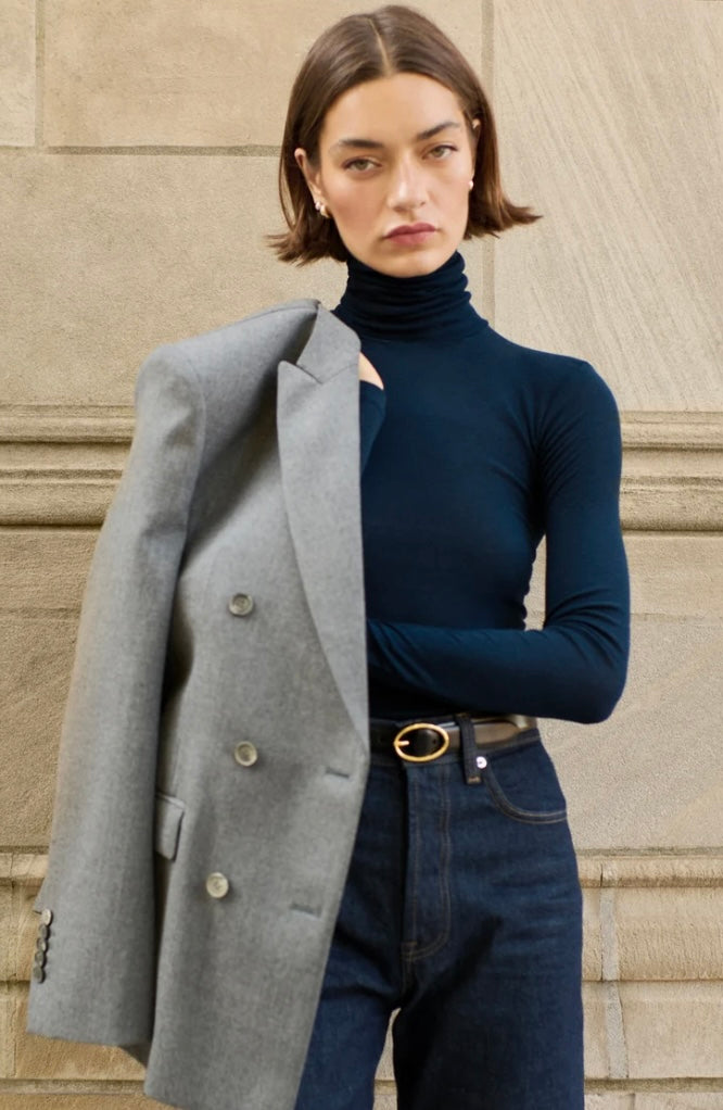 The Cashmere Turtleneck in Navy